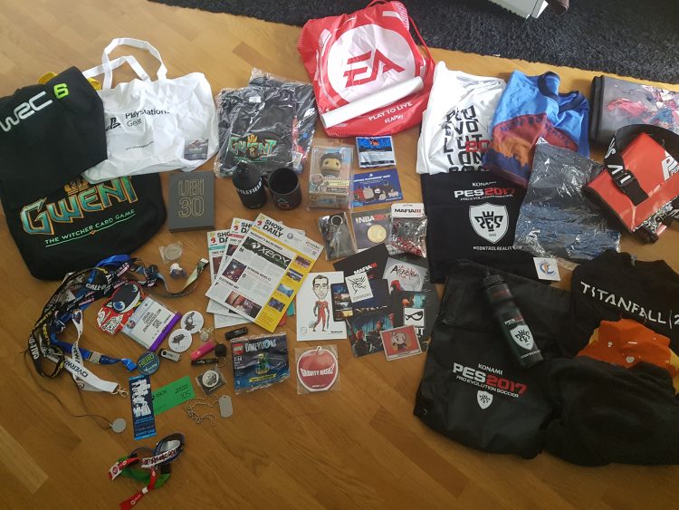 E32016_Goodies-00